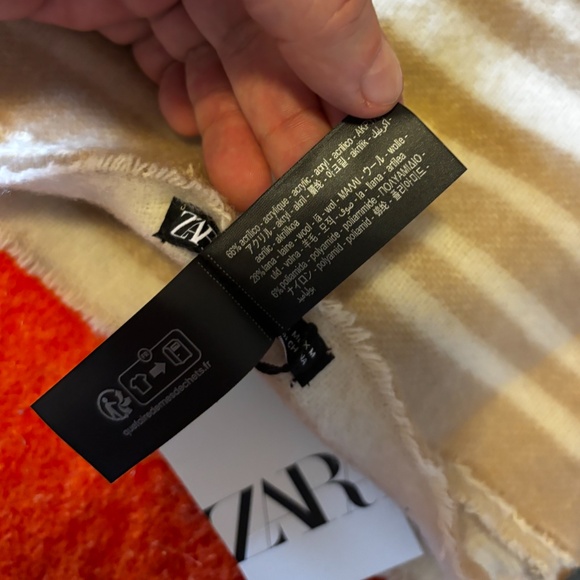 Zara cream and light brown wool blend geometric jacquard scarf wrap NWT - Picture 7 of 7
